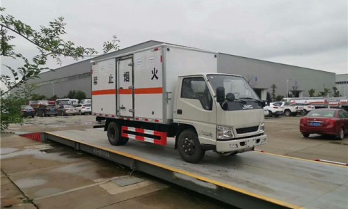 江铃危险品运输车