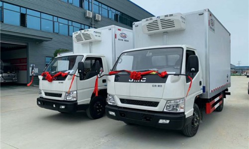 江铃顺达宽体冷藏车