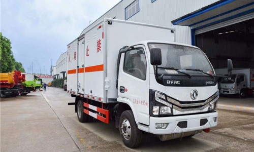 国六东风D6危险品厢式车