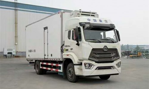 重汽豪瀚6.8米冷藏车