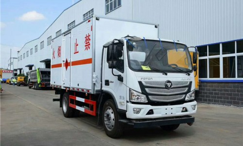 5.15米危险品厢式运输车