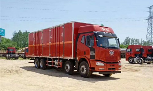 解放J6M危险品厢式车