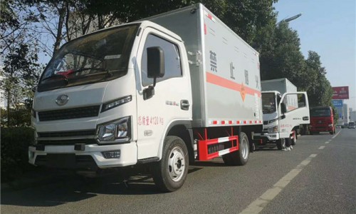 跃进福运爆破器材运输车