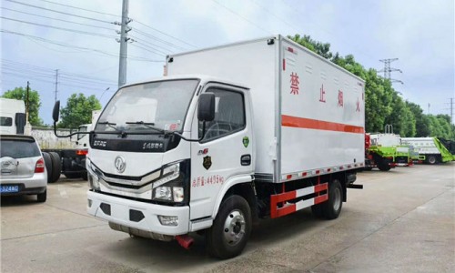 东风D6易燃气体厢式车