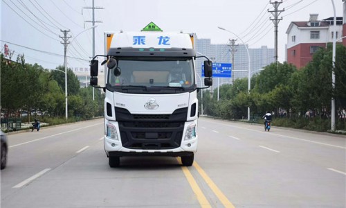 柳汽乘龙危险品厢式车
