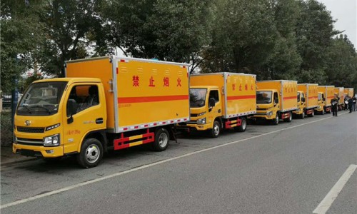 跃进福运危险品厢式车 