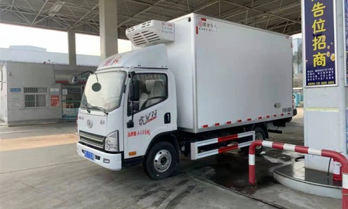 解放150马力宽体冷藏车