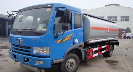 8立方解放单桥加油车 
