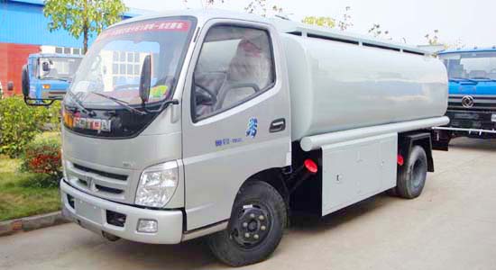 3立方福田奥铃油罐车 