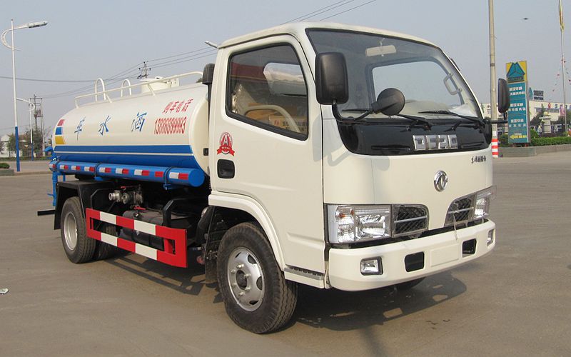 东风小多利卡3吨洒水车