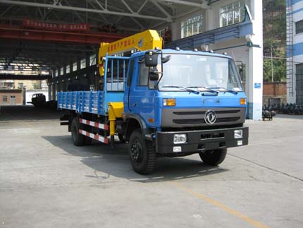 东风153型5-8T随车起重运输车 