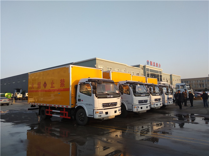 东风多利卡气瓶运输车