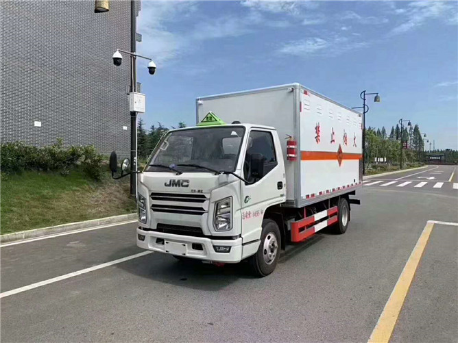 江铃易燃液体运输车